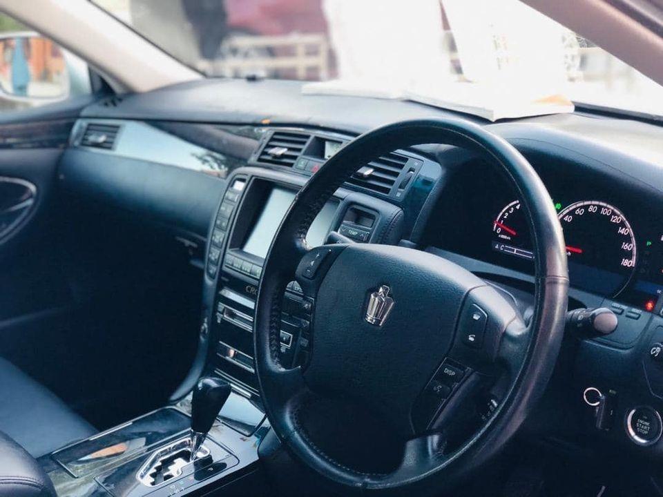 Toyota-Crown-Atlete