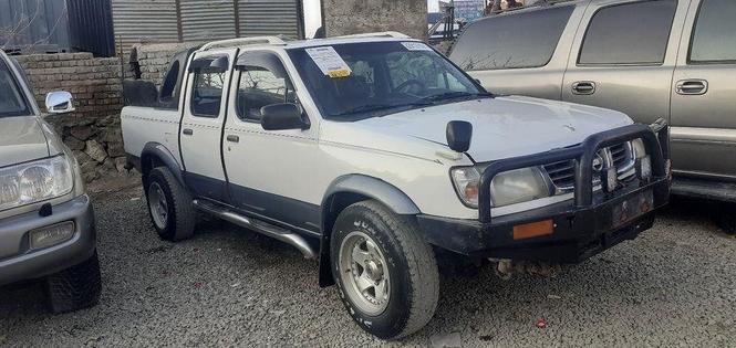 هایلکس نیسان 2004