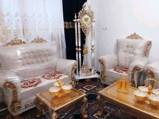 فروش یک ست مبل نیمه سلطنتی هفت نفره با سه دانه میز کامل نونو