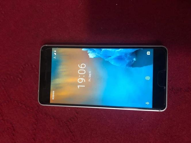 نوکیا 6 2017 2sim بسیار ثابت فقط شیشه اش کمی درز کرده 078625