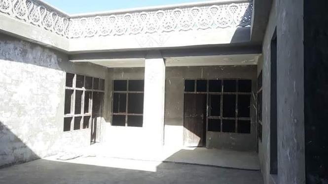دوه کورونه بغل پر بغل، هر کور 5 خوني لري، هر کور په 200m² کي