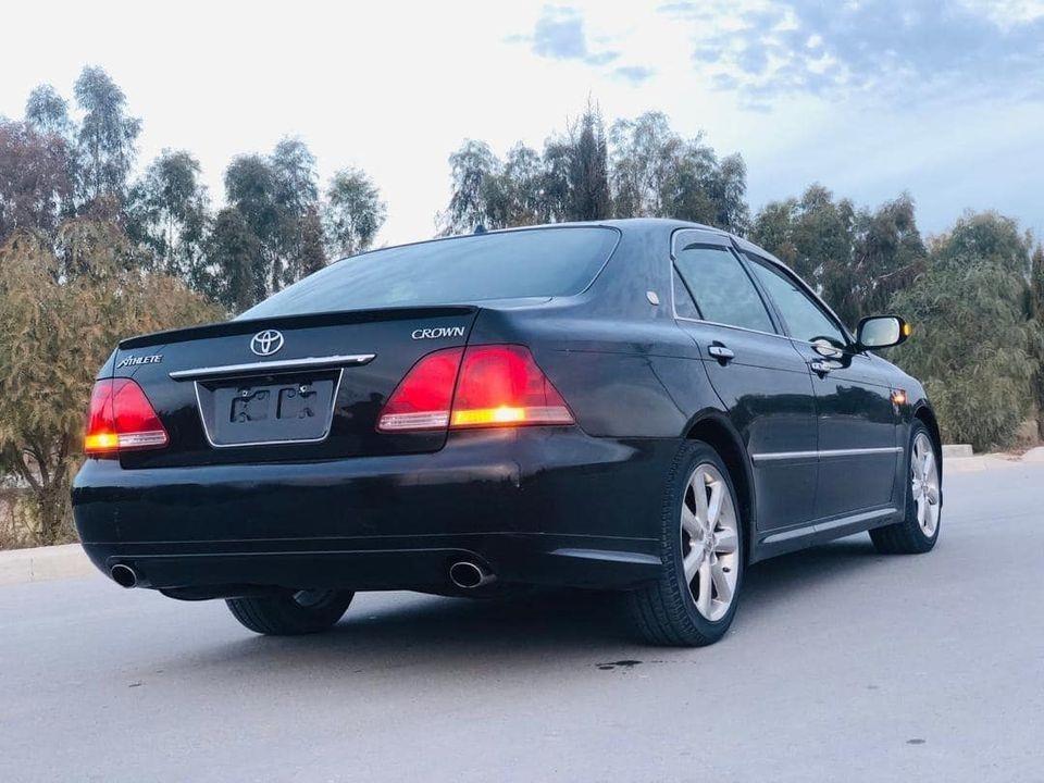 Toyota-Crown-Atlete