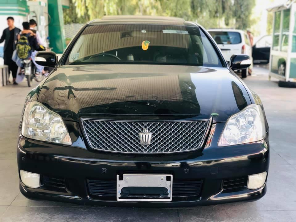 Toyota-Crown-Atlete