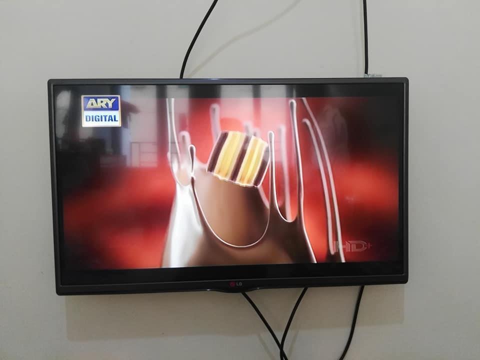 یک-پایه-تلویزیون-LG-32-inch