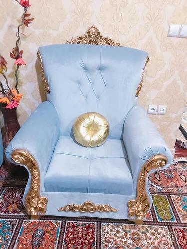 فروش عاجل مبل نيم سلطنتي نونو هنوز استفاده نشده همراه ميز اس