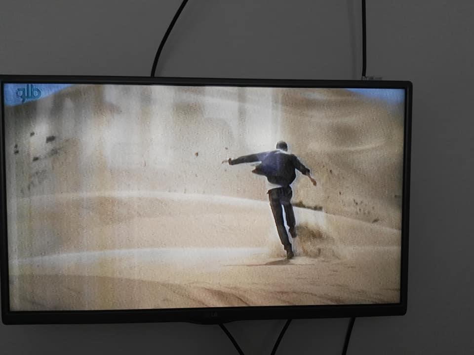 یک-پایه-تلویزیون-LG-32-inch