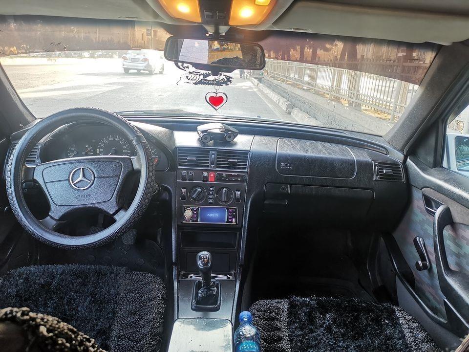 Mercedes-Benz-1995-White---4