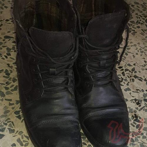 یک جوره کرمچ 42 نمبر چرمی بدون زدی شماره تماس 0776463286