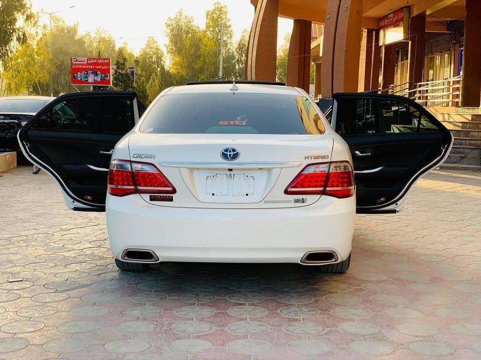 Toyota-Crown-Hybrid