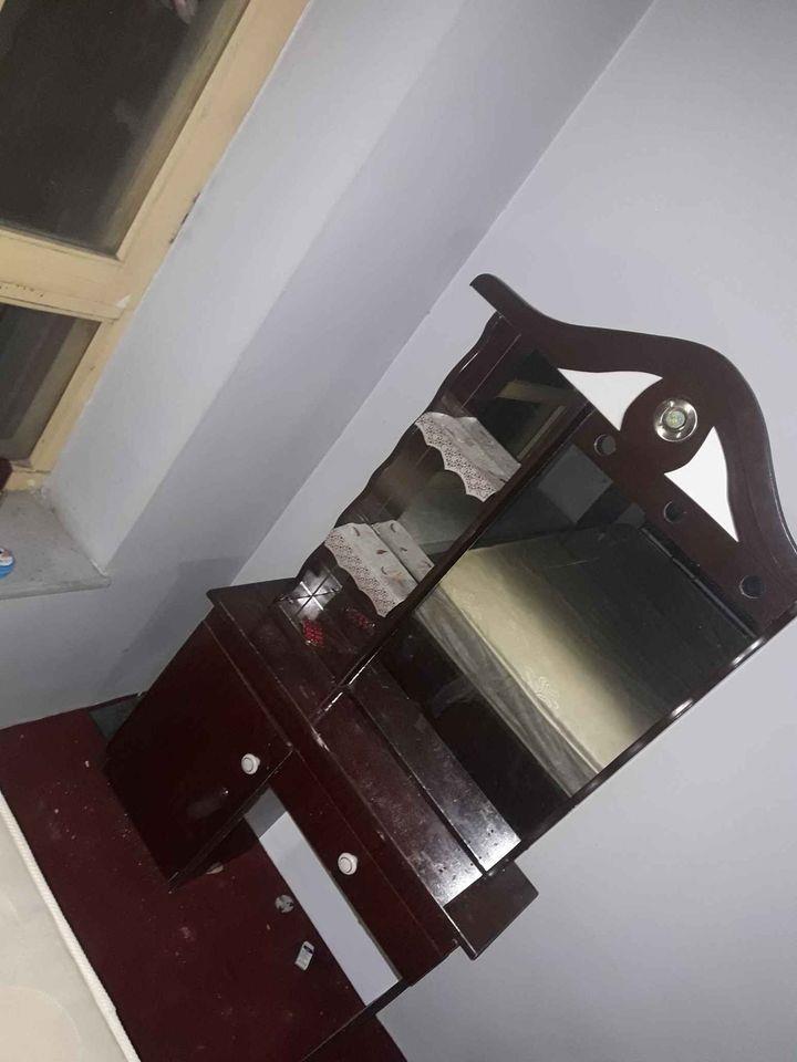 تخت-و-میز-آرایش-تخت