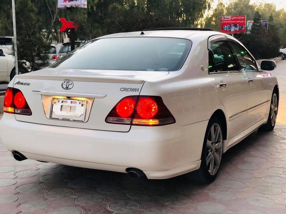 Toyota-Crown-Atlete