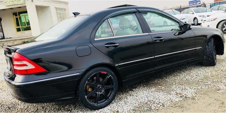 Mercedes-Benz-2005-C-class