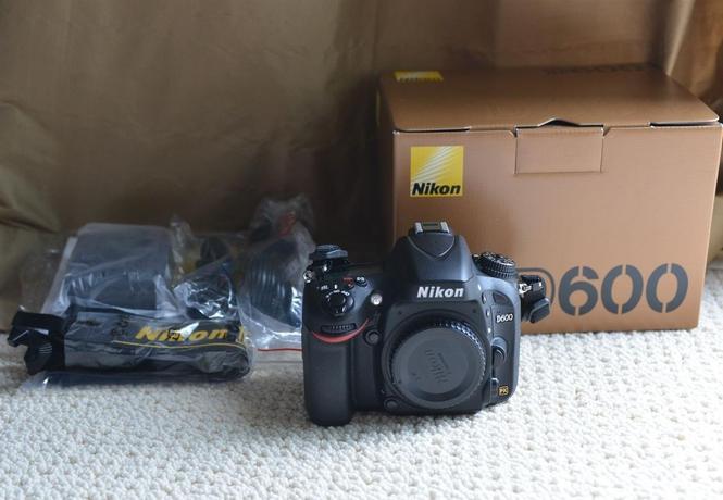 Brand new Nikon D600 whatsapp +17018020094