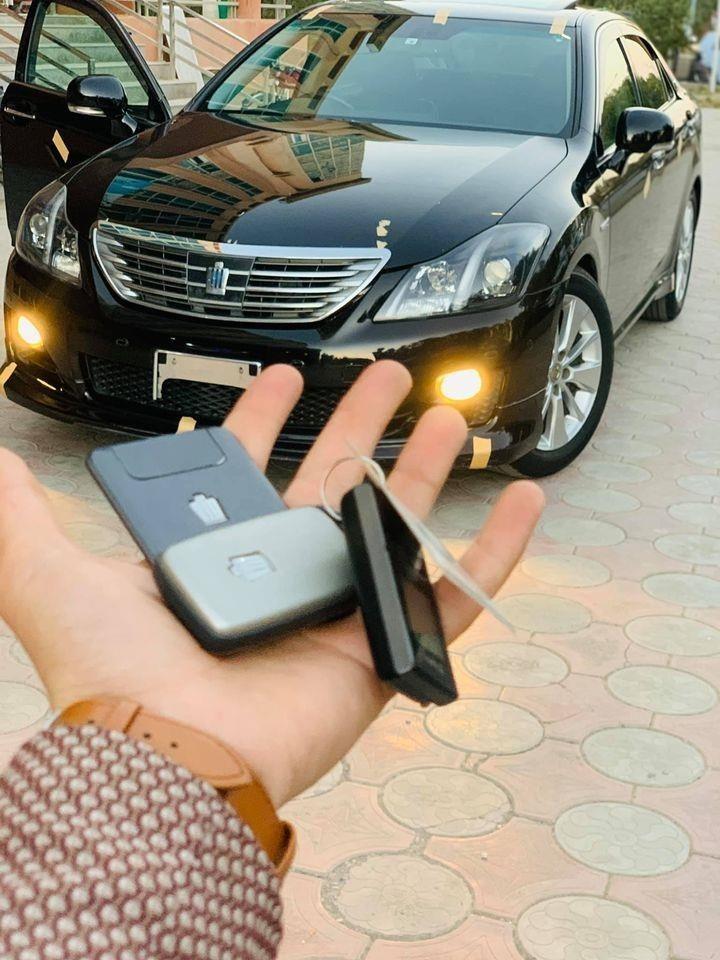 Toyota-Crown-Hybrid