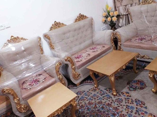 فروش یک ست مبل نیمه سلطنتی هفت نفره با سه دانه میز کامل نونو