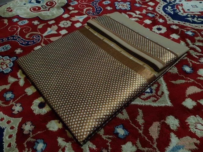 ښایسته سنکین رنک چوکاټی غاړه راغلی ده نوی نخشه اونوی خامک او