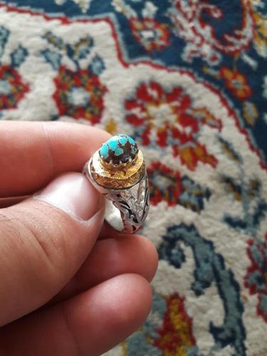 انگشتر فیروزه نیشاپوری اصلی آب طلا داره دورش .