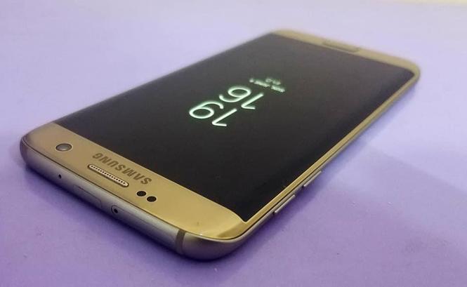 مدل Galaxy S7 Edge و 2 SIM رنگ طلایی دارای 32 GB حافظه و 4GB