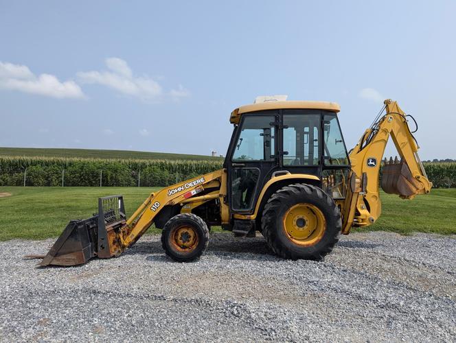 JOHN DEERE 110 Backhoe Loader