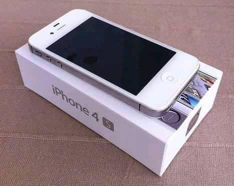 Iphone 4s 32 Gb فقد سویچ گل و روشنش جام مانده بس قیمت ۱۵۰۰ ا