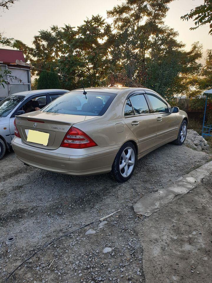 Mercedes-Benz-C-Class-320