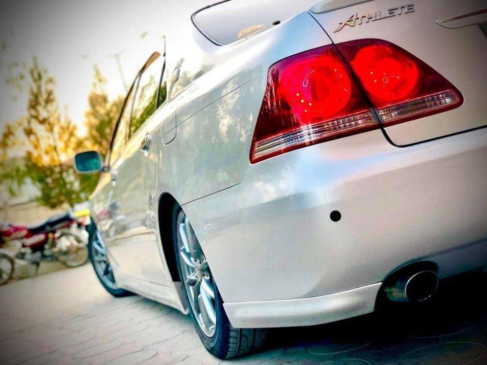 Toyota-Crown-Atlete
