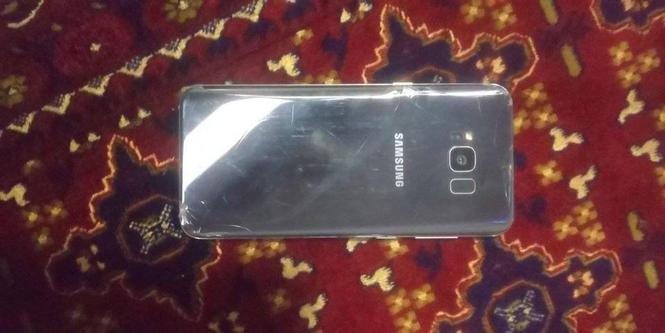 S8+ گلسش میده است قابل استفاده نیست باید تبدیل شوه برای فروش