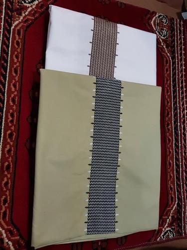 یو څودانی لاسی پټوان په برداره اونوی رنګواوخامکوکی راغلی قی