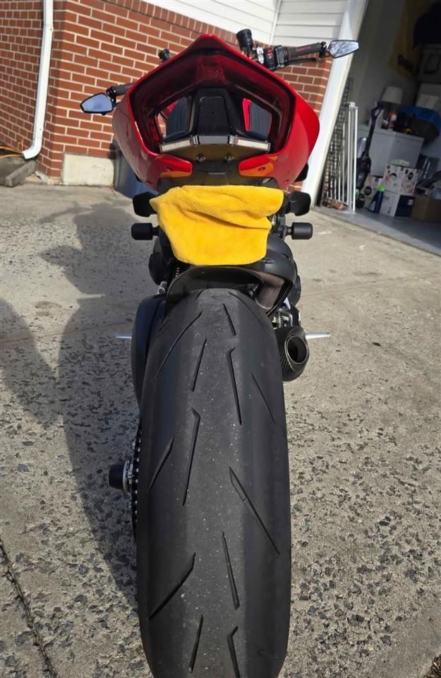 2021-Ducati-Streetfighter-V4
