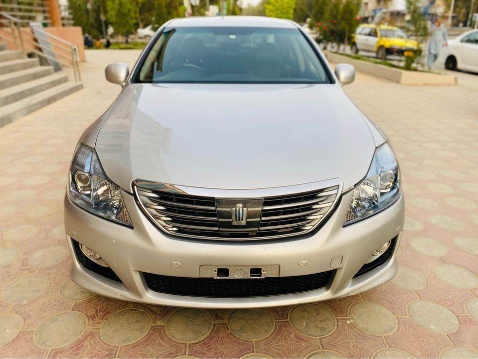 Toyota-Crown-hybrid