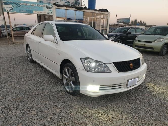 Crown 2006 model sandroof dara 3000 cc pal white rang naward