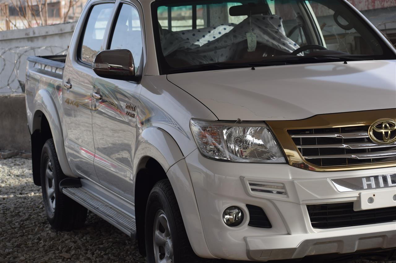 Toyota-Hilux-2013