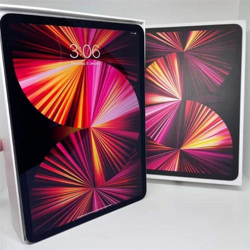 2021 Apple 12.9-inch iPad Pro Wi‑Fi, 256GB + Keyboard