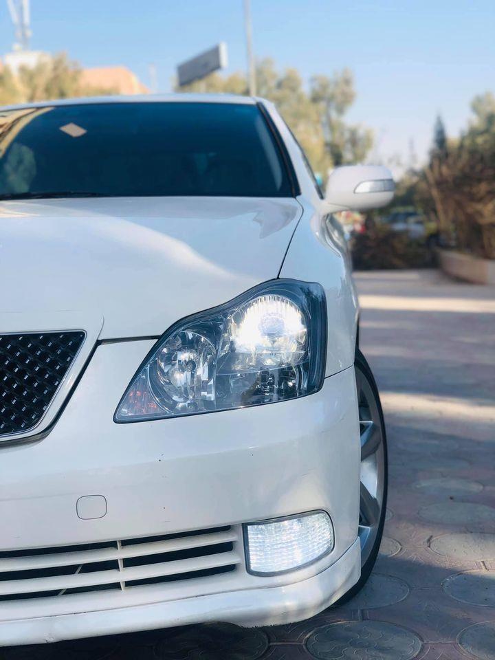 Toyota-Crown-Atlete