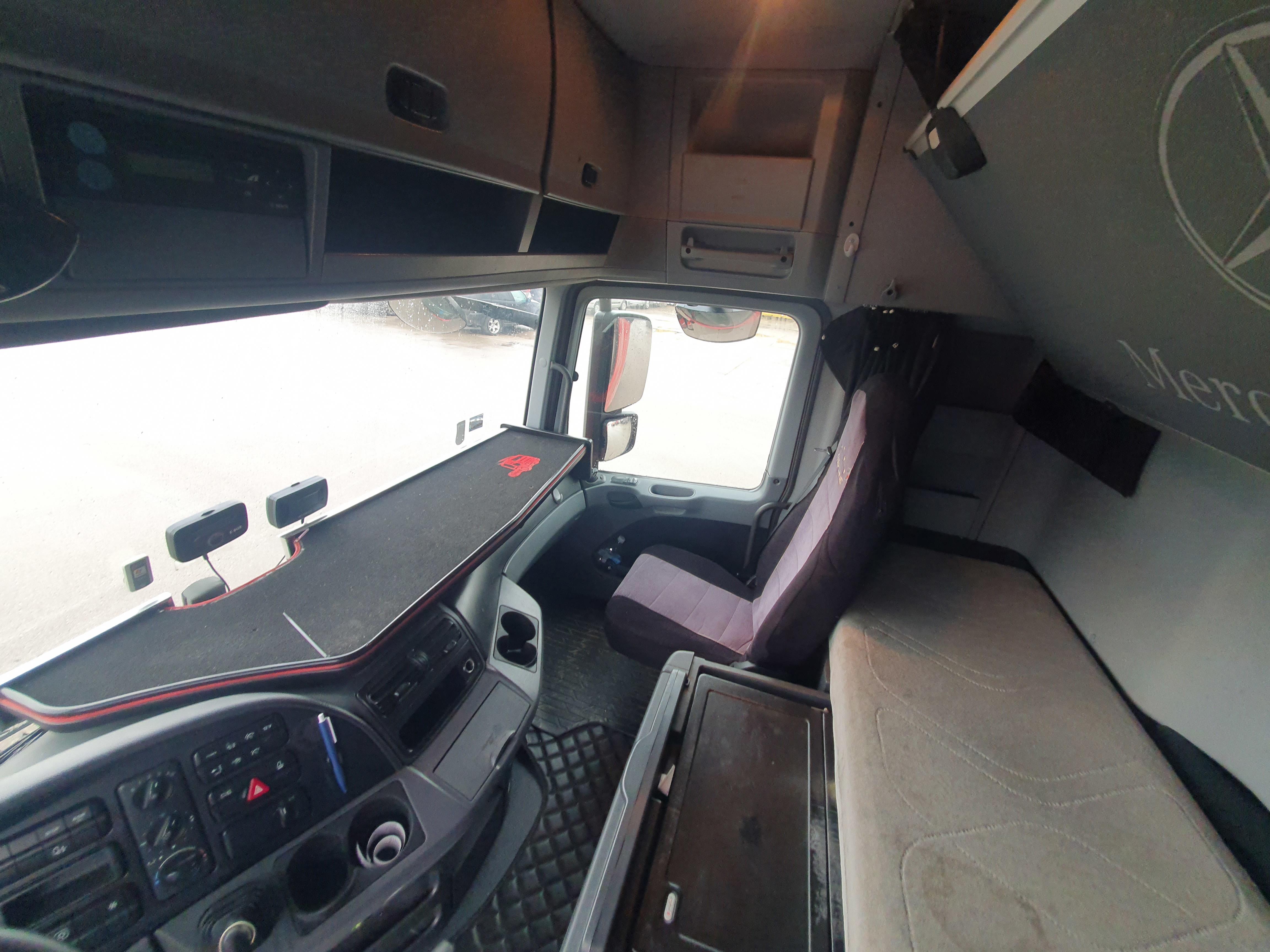 Mercedes-Benz-Actros-1844-LS