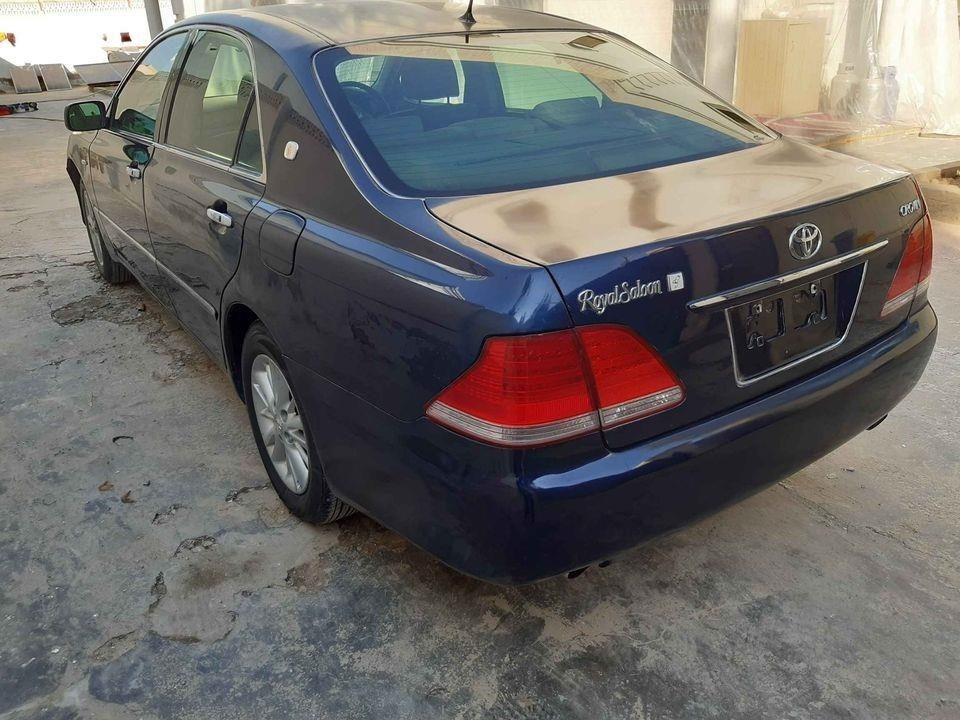 Crown-Royal-Saloon-2005-model-Aino-Mina--0705588038