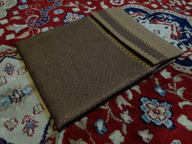 ښایسته رنک اوښایسته نخشه اواصلی 5متره ټوکرلاسی غاړه راغلی ده