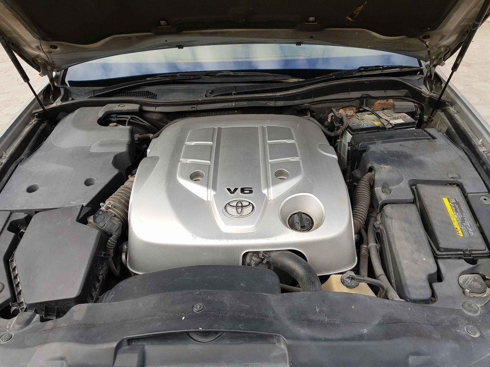 Toyota-Crown-Royal-Saloon