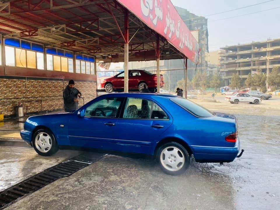 Mercedes-Benz-w210-e220