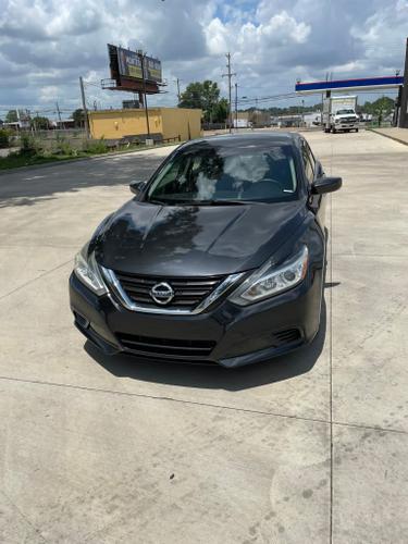 2018 Nissan Altima. 130k Miles. Ac/Heat. Backup Camera.