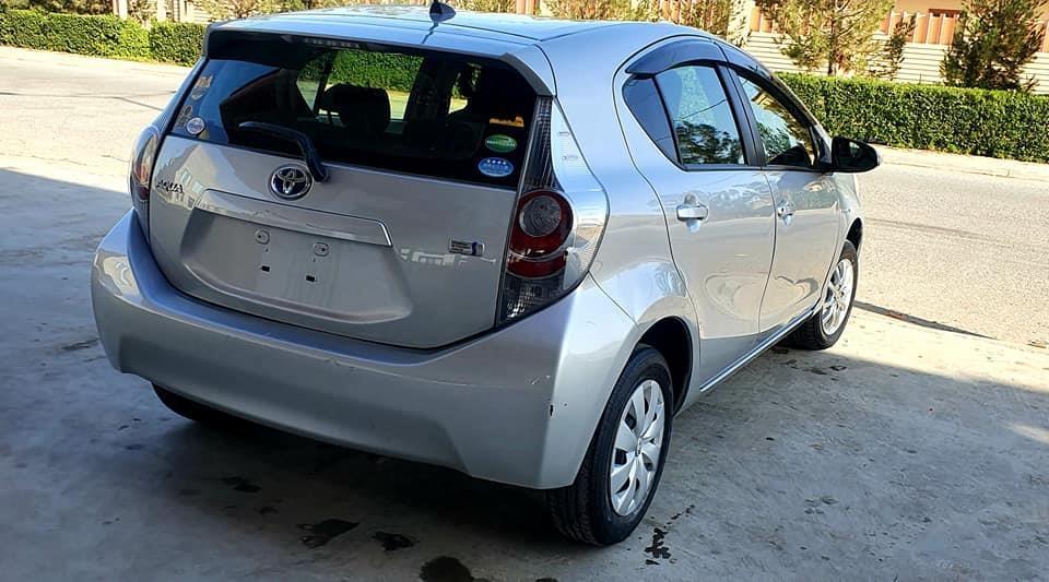 Type--Toyota-Aqua-Hybrid-2012-Silver