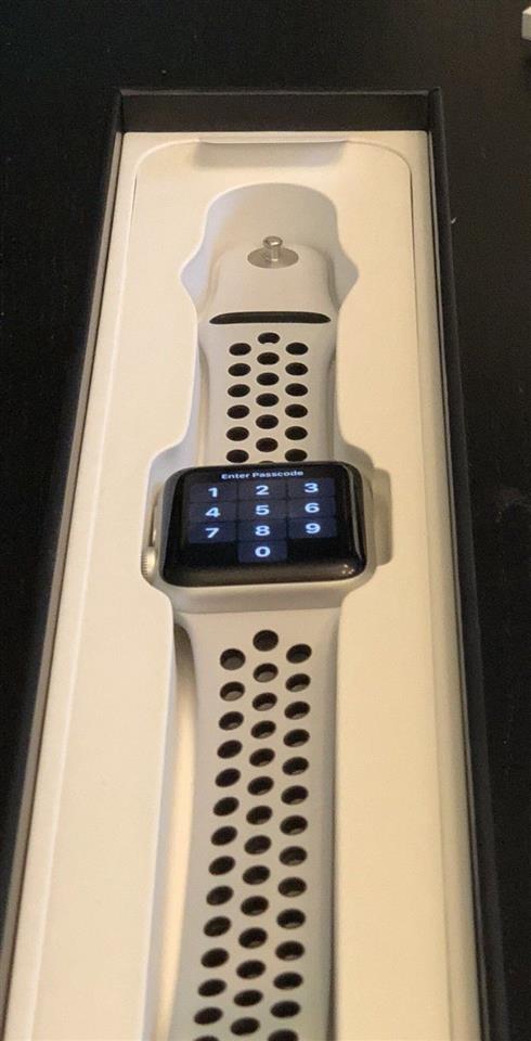 42mm-Space-Gray-Aluminium-Case-with-Black-Pure