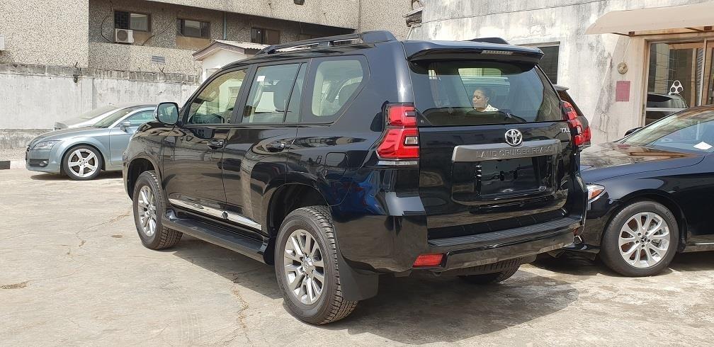 Toyota-Land-Cruiser-Prado-2019