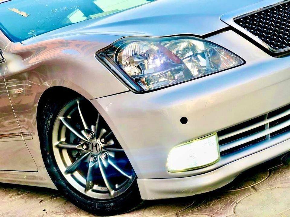Toyota-Crown-Atlete