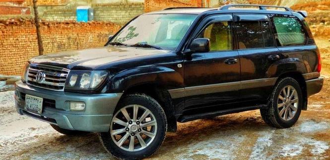 لندکروزر فروشی عاجل ۵۵۰۰ دالر مودل 2000 0798240295 رن