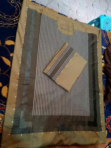 دایی لاسی چارکونجه باډری غاړه په انتکه نوکرزی رنک کی راغلی ق