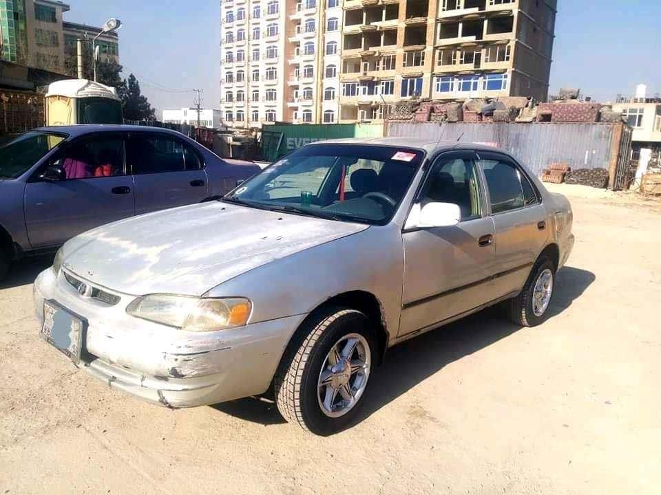 یک-عراده-کرولا-2-کانادایی-مادل-2000