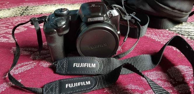 کمرای DSLR فوکس دار قیمت :- 13000 افغانی شماره تماس :- 07