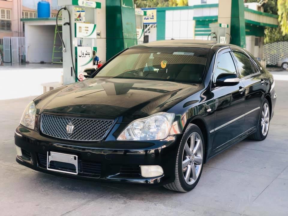 Toyota-Crown-Atlete