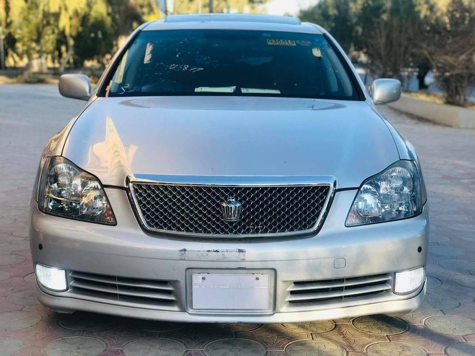 Toyota-Crown-Atlete